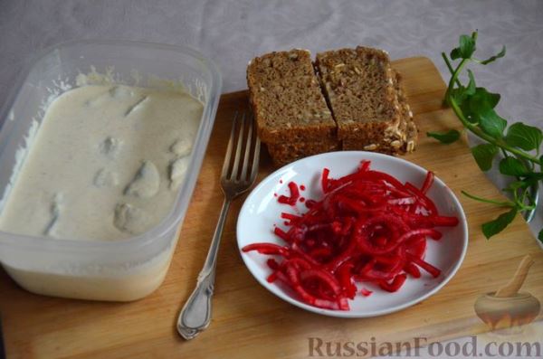 Сельдь в сметанно-лимонном маринаде