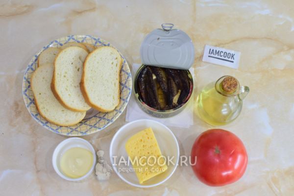 Горячие бутерброды со шпротами, помидорами и сыром в духовке