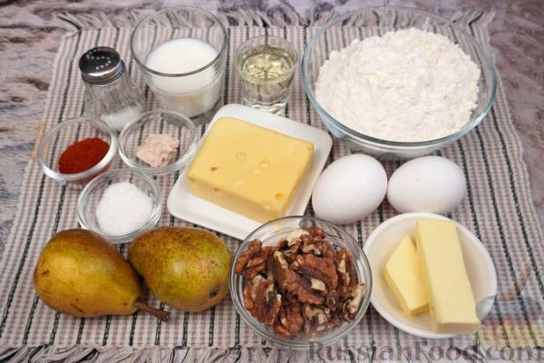 Дрожжевые пирожки с грушами, сыром, орехами и паприкой (в духовке)