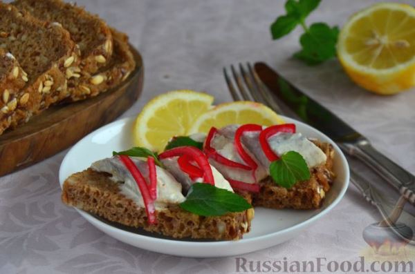 Сельдь в сметанно-лимонном маринаде