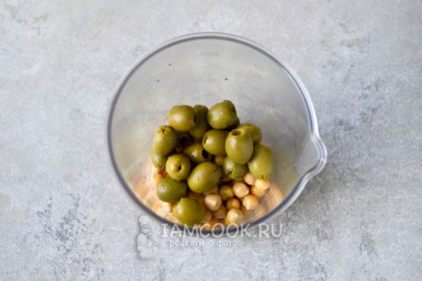 Хумус с оливками