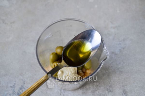 Хумус с оливками